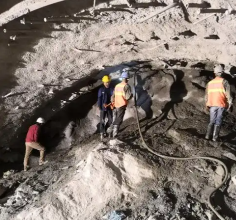 宁江拱顶带模注浆料的施工流程及注意事项